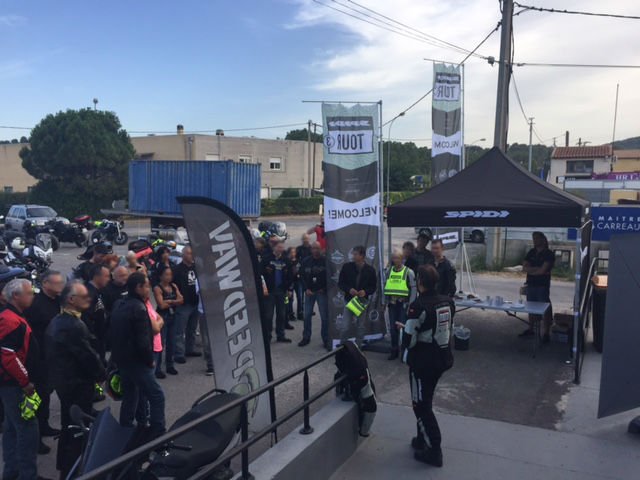 Speedwayfr's tweet photo. Le #SpidiTour, en partenariat avec @Motomagcom, a fait une halte devant notre magasin d'#Aubagne le week-end dernier ! #moto https://t.co/VmmPJj7qsd
