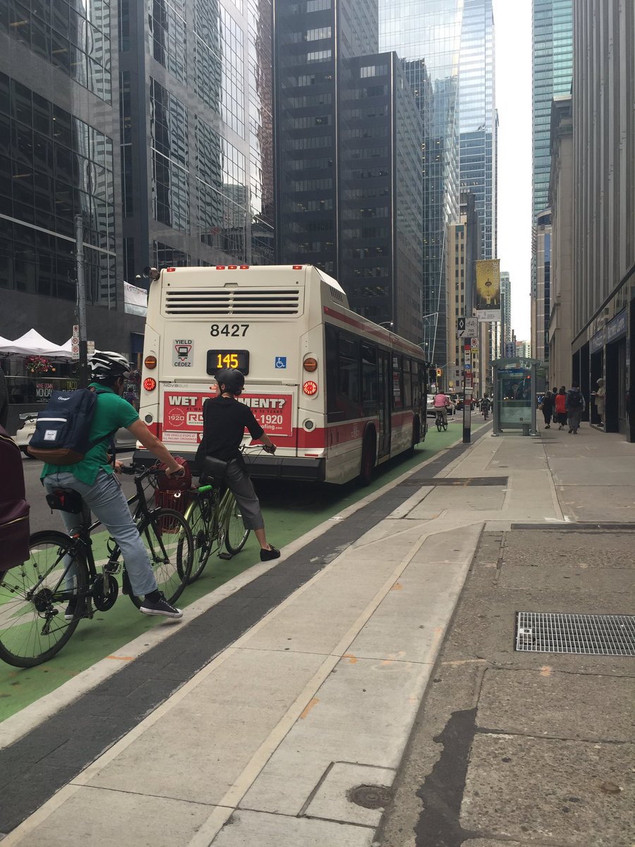 Express bus &amp; bikes pileup this am on Adelaide.  Poor execution of great urban plan <a href="/jen_keesmaat/">Jennifer Keesmaat</a> #BikeTO #ttc