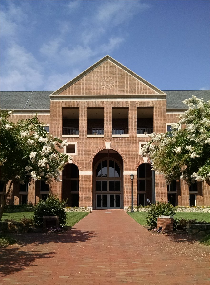 A #Carolina blue sky awaits #UNC <a href="/kenanflagler/">UNC Kenan-Flagler</a>'s new full-time #MBA #Classof2019. 😎 Welcome to the first day of Analytical Skills Workshop!