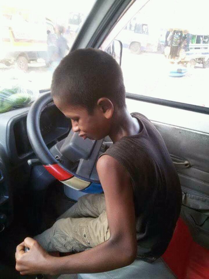 azam892's tweet image. এই যদি হয় চালক। তাহলে কি মানবতা আজ বিপন্ন।