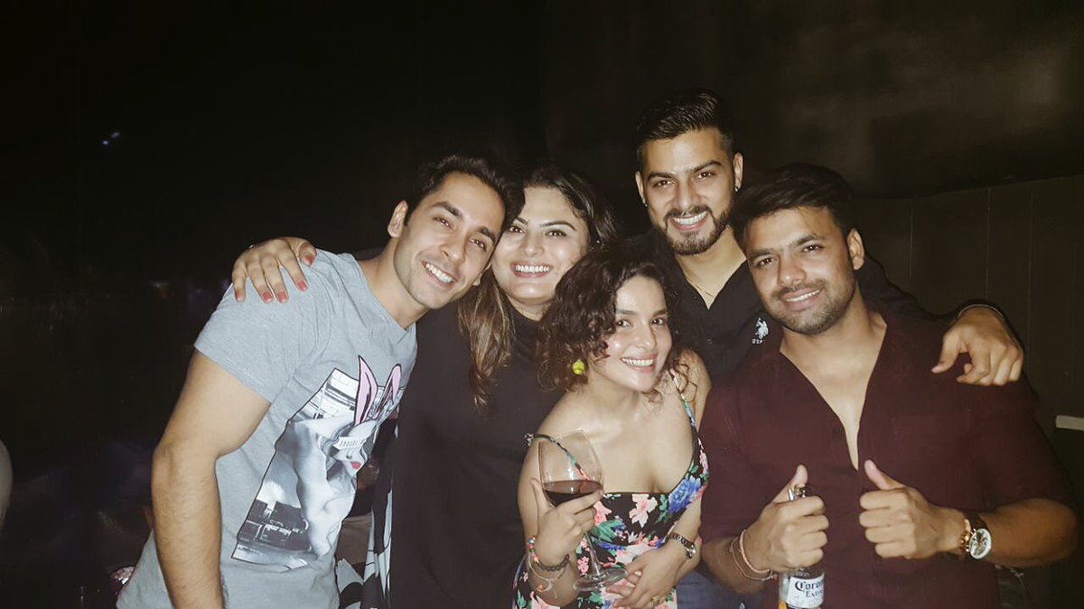 This how we roll <a href="/Lucknow_Nawabs/">Lucknow Nawabs</a> Lastnight madness with my nawabs <a href="/shrutz1/">shruti</a> <a href="/tanyaAbrol/">tanya abrol</a> <a href="/reneedhyani/">ReneeDhyani</a> <a href="/zainimam01/">zain imam</a> @LalitBisht123 <a href="/rajpal_karam/">karam rajpal</a>
