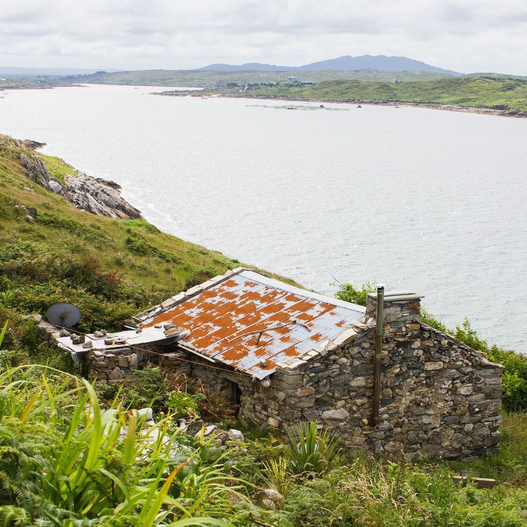 Stone cottage just off Sky Road near Clifden. #wildatlanticway #galway #cabinporn #thecabinchronicles #beautifulca… ift.tt/2tzTaHC