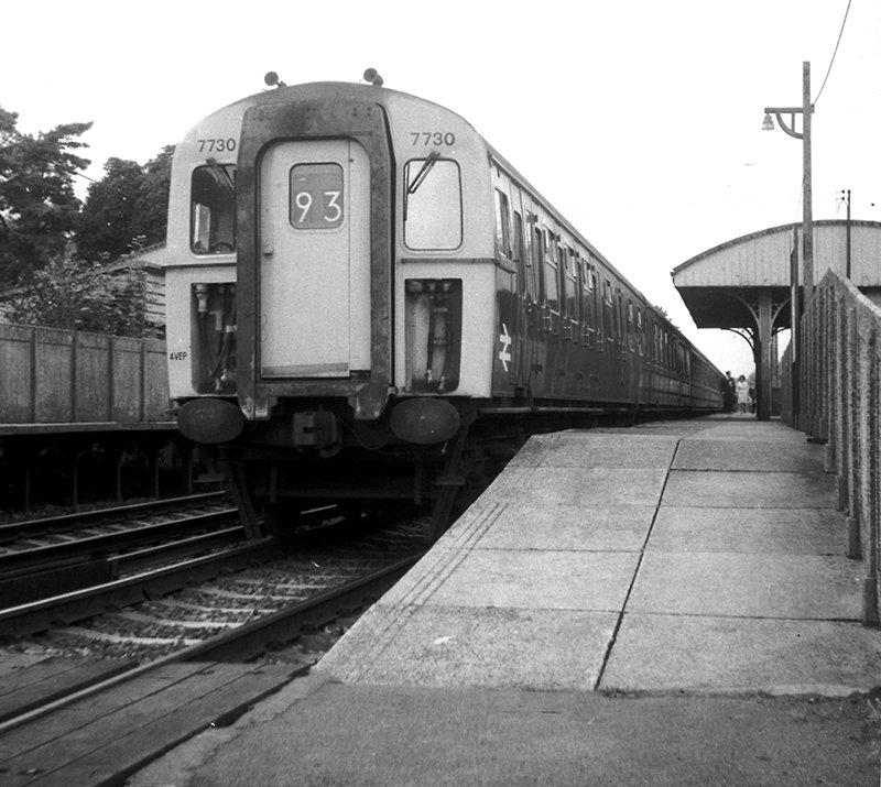 stephenson_loco's tweet image. Today's #SLSMemory is #Shawford circa 1970 as 50 years ago today the #SWML  electrification scheme displaced SR steam. Photo (C) John New