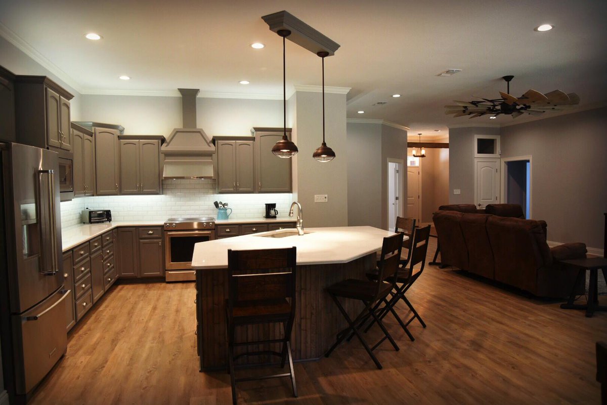 RedRiverLumber's tweet photo. New home in TXK. We supplied the cabinet materials, flooring, backsplash, and countertops!  @CambriaQuartz @KarndeanFloors @interceramicUSA https://t.co/KgRGxBzSWf