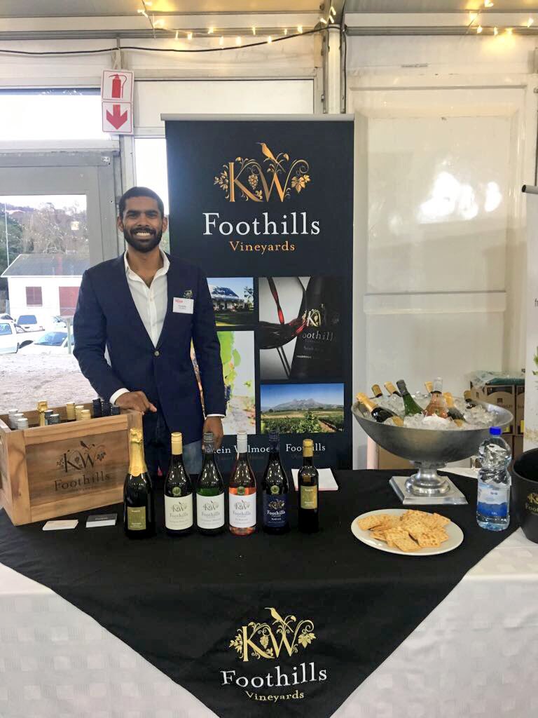 KleinWelmoed's tweet photo. We're at the @knysnawinefest! Eron is waiting to introduce you to our #FoothillsVineyards wine range #VisitKnysna #OysterFest https://t.co/bQ6YaYfQNY