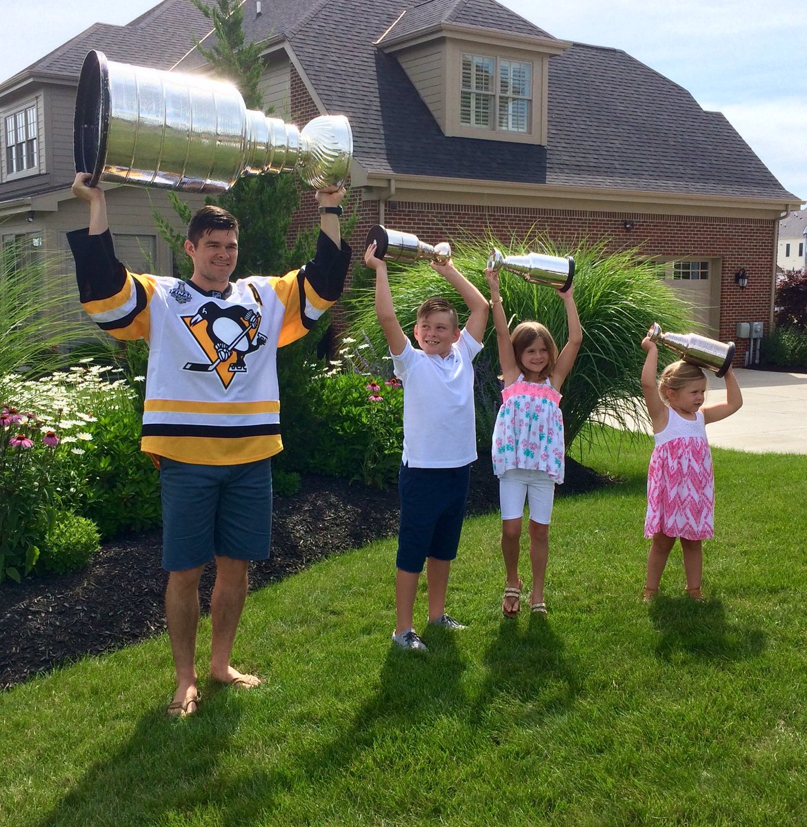 keeperofthecup's tweet image. Chris may need to have another kid if he keeps winning Cups! (Pittsburgh, PA) #stanleycup @penguins @NHL @HockeyHallFame
