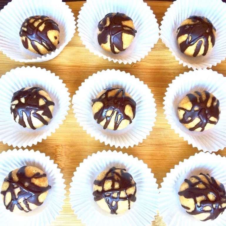 VegAnnie_'s tweet photo. Reese’s Peanut Butter Cookie Dough Bites 😍 #LowCarb #SugarFree #GlutenFree #Vegan #NoBake 🥜🍫 https://t.co/hlBqyKNwsR https://t.co/si5s6sHchV