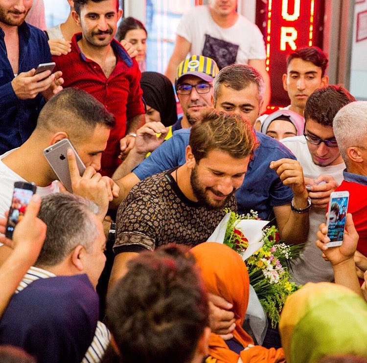 Anemon293's tweet photo. Kimse kimseyi sevmiyor ama herkes birbiryle samimi esittr survivrun Adem disindki boyutu sahte cikar iliskisi YoldaşlarınSeninle AdemKılıççı https://t.co/ADnq3FEKPK