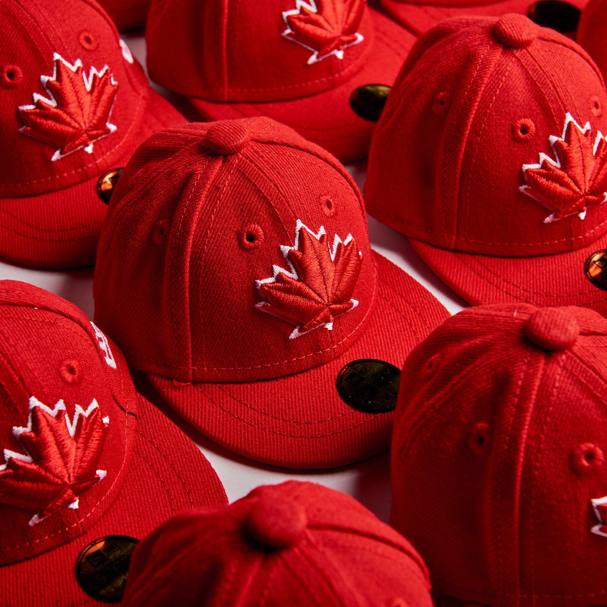 NewEraCanada's tweet photo. #RT: NEW ERA x 150 – follow us to become a part of 150 who win a LIMITED red Blue Jays mini cap. RT and like this tweet to enter. https://t.co/wXPaNQgrbF