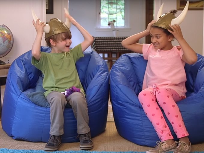 kidscreen's tweet image. . @Hasbro debuts online after-show #PonyChat kidscreen.com/2017/07/10/has…