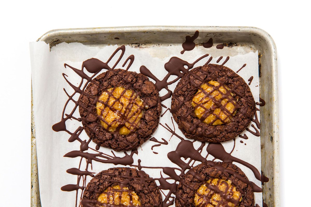 missjonesbakes's tweet image. Aw man, ran out of #GirlScoutCookies in the freezer! 😭 Luckily we've got a sweet copycat recipe for #CaramelDelites! buff.ly/2sq6LCb
