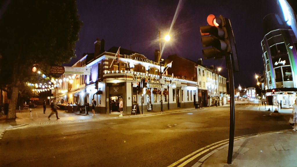 WimbledonScene's tweet photo. The Alex looking smart tonight. @TheAlexSW19 #wimbledonpubs #pubs
#bars #smartalex #beer #Wimbledon #sw19 https://t.co/NLtDmglsfy
