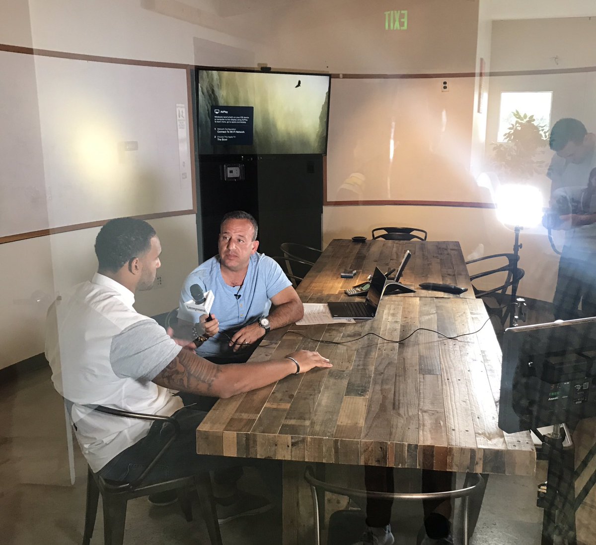 troy_ruediger's tweet image. Lots happening today at @VaynerMedia LA! @davidmeltzer interviewing @dmorg91 for @Entrepreneur. @vaynersports event tonight!