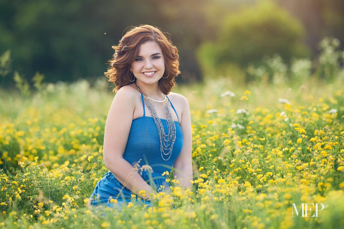 MirandaWaade's tweet photo. just a few of my senior pictures taken by the lovely @MegEngPhoto ✨💗 https://t.co/iGNmexxdiO