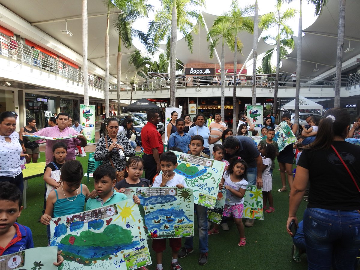 CAMHUILA's tweet photo. Así promovemos la #EducaciónAmbiental en el #Huila. La educación ambiental se ‘toma’ los centros comerciales▶️https://t.co/7EQqY0rr6K https://t.co/9RdeWWPfzM