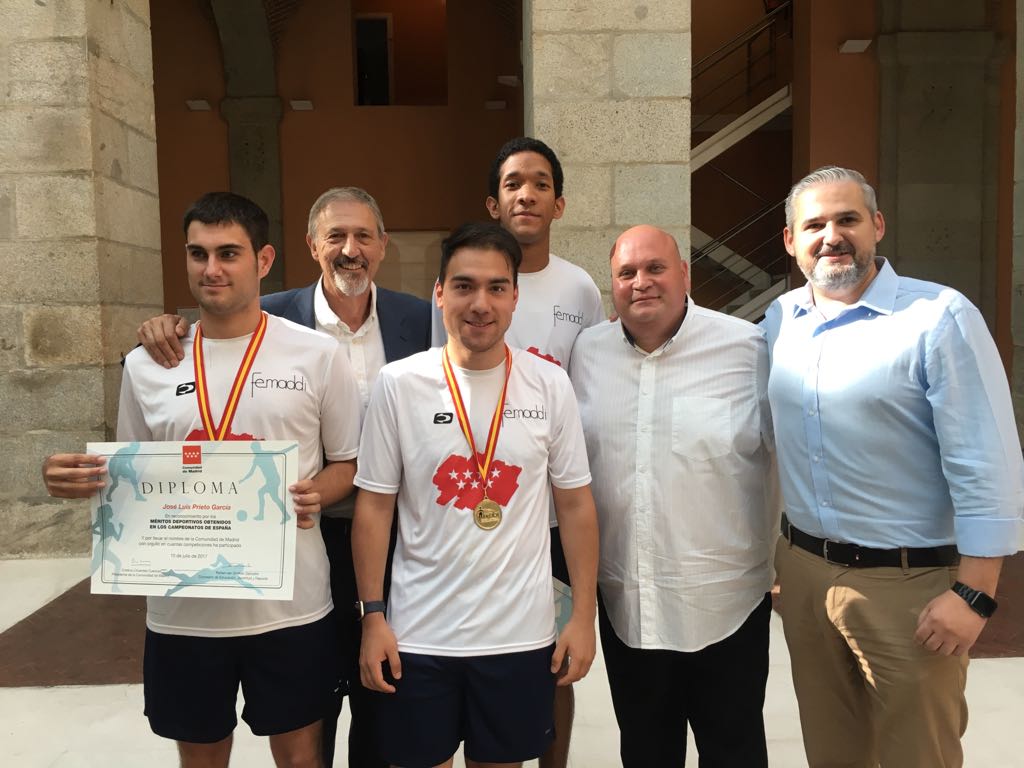 afandice's tweet photo. ¡¡¡MUY GRANDES!!! Deportistas y técnicos de @afandice en homenaje de @ComunidadMadrid a la selección @femaddi campeona  de España @FEDDI_DI https://t.co/vQm9VMzIJf