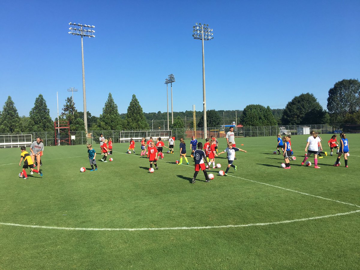 JaxStateSOC's tweet photo. Had such a blast on our opening day of camp. Great turn out from the community ⚽️☀️ #GamecockDayCamp #FutureMessi #FutureMiaHamm https://t.co/3o98qvjLvl