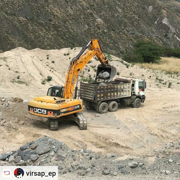 VirsapEp's tweet photo. Inician trabajos en #Palacara. Desbroce de vegetación en la zona, preparando el área para la explotación de material pétreo.@AlcaldiaIbarra https://t.co/BjIDYyfHNu
