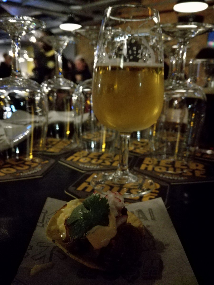 Suzanne_deBeer's tweet photo. #MeetTheBrewers @BEERHOUSECen @twookesbrewery #foodandbeerpairing https://t.co/iH5M1IApgK