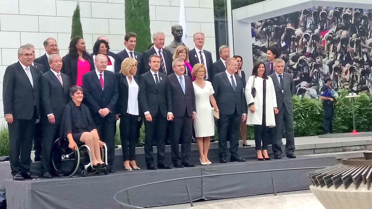 "Tous réunis à Lausanne pour défendre notre projet olympique et paralympique. Un RDV majeur nous attend demain #Paris2024 "