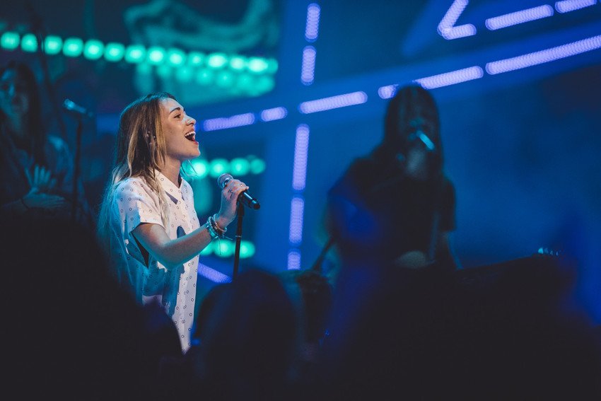 Lauren_Daigle's tweet photo. What a beautiful weekend!!! We loved worshipping with you yesterday @hillsongchurch!! https://t.co/MelibUk7T5