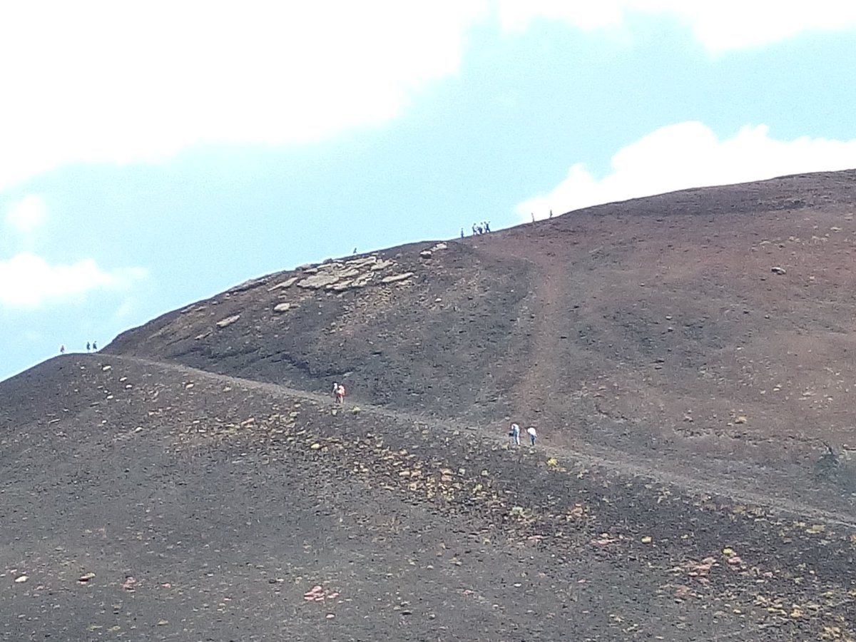 Passaggio a sud est,
aria fresca
dopo 39° fissi a mare...attimi che sono sogni infiniti.
#Etna #Sicilia