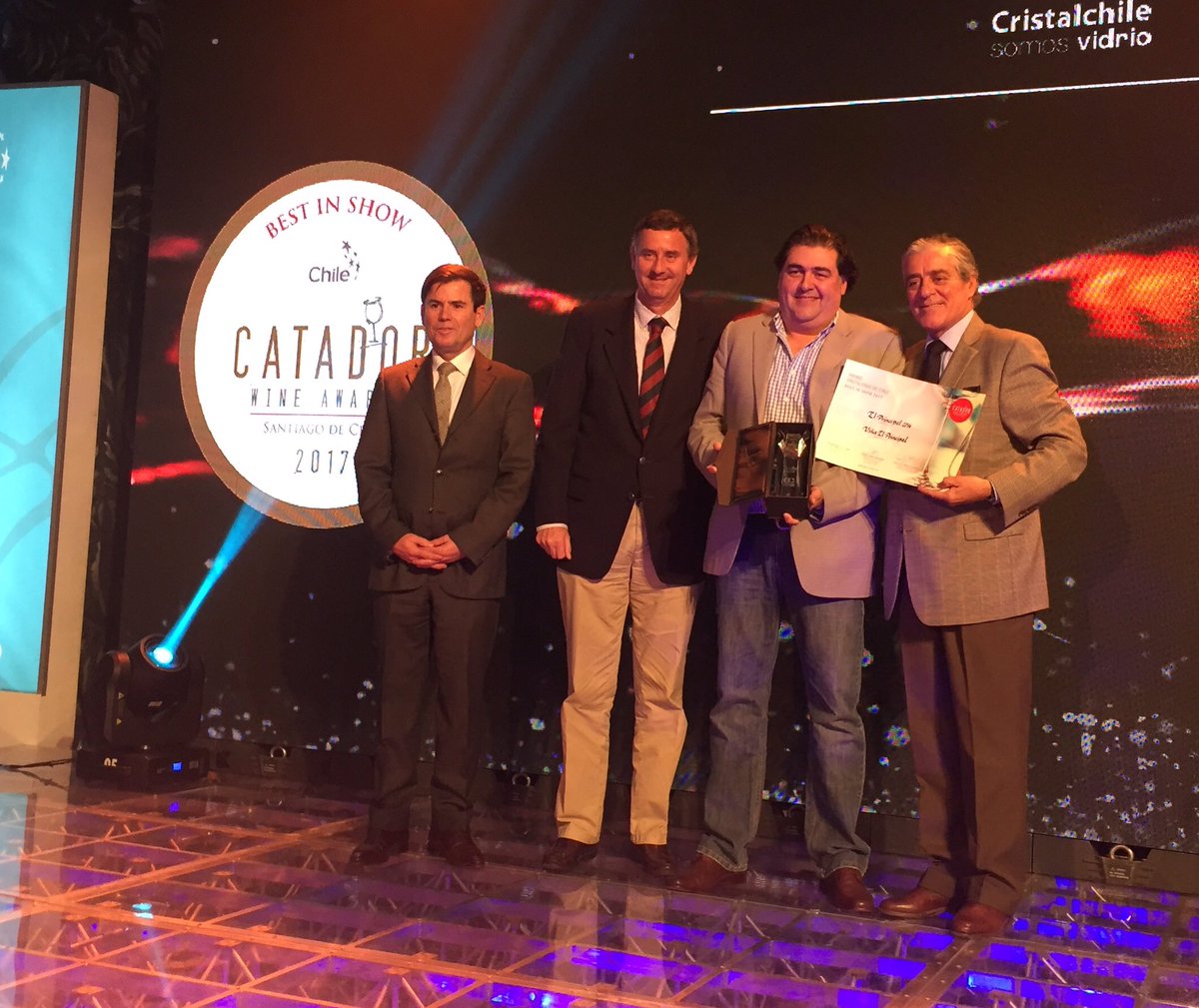 reinaentrecopas's tweet photo. #MejorVinodelConcurso  @ElPrincipalWine mezcla #ElPrincipal2014  @CatadorAwards 2017. Promedio + alto 2 en sesiones degustación🍷🏆 https://t.co/nUazkawf6b