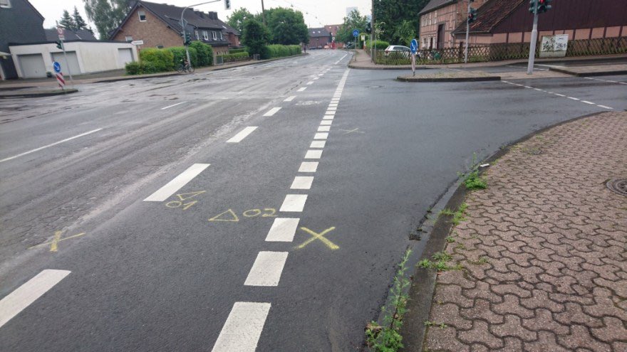 Staatsanwalt: Keine besondere Fahrlässigkeit, nur „häufiger Fall des Übersehens eines Radfahrers beim Abbiegen.“ wohlfuehltempo.de/kein-verstaend…