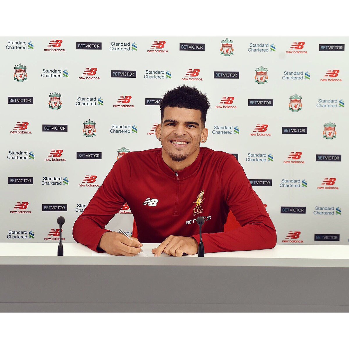 DomSolanke's tweet photo. Honoured to have signed for @LFC. Much hard work ahead but excited by the challenge and the chance to play in front of those amazing fans 🔴 https://t.co/AcoqO4EFSz