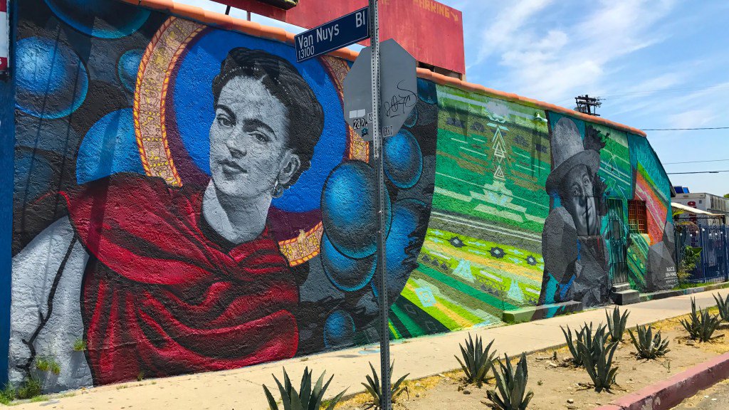 thinkingiswrite's tweet image. Los Angeles Mural Mile: A Pacoima Arts Revolution writingisthinking.org/2017/07/10/los…