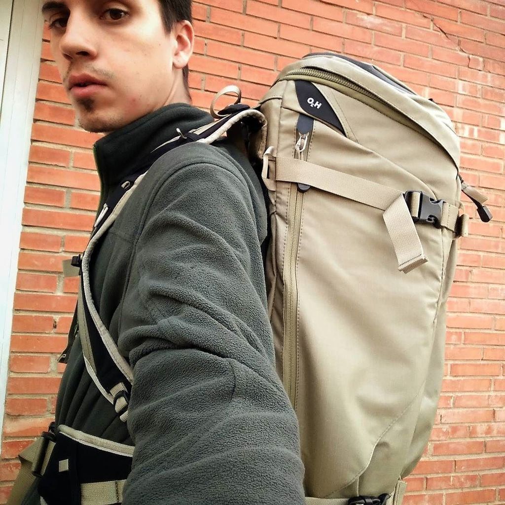 Sortint de <a href="/txlab/">tx-lab</a> on acabo de comprar una gran maleta per l'equip fotogràfic la @fstopger Ajna, amb moltes ganes de probarla!!! #f-stop #fs…