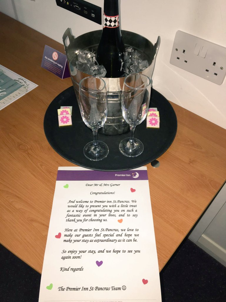 Little treat as a way of congratulating newly married couple at St P <a href="/sherwyno/">Sherwyn Mark Ortiz</a> <a href="/SDEBDD/">simon ewins</a> @JamesRider_PI <a href="/londoncitypi/">London Central North</a> @R4chelMcKeeman