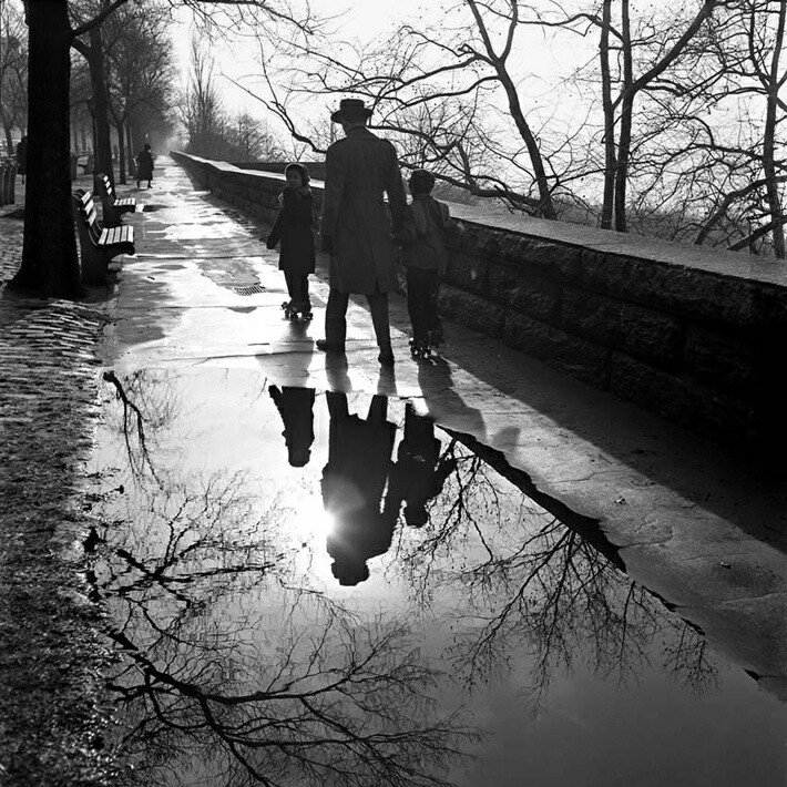 Papryka5's tweet image. Ognuno di noi ha vissuto qualcosa che l'ha cambiato per sempre....
Alda Merini

#Poesiaperlasera 
#VentaglidiParole 

Vivien Maier 📷📷