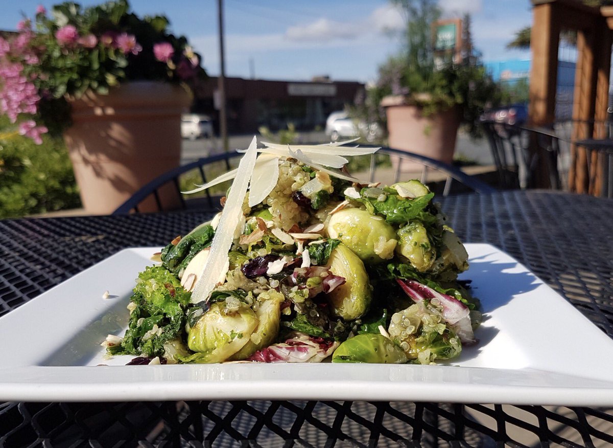 #MeatlessMonday: Wilted Kale Salad with Brussels Sprouts!