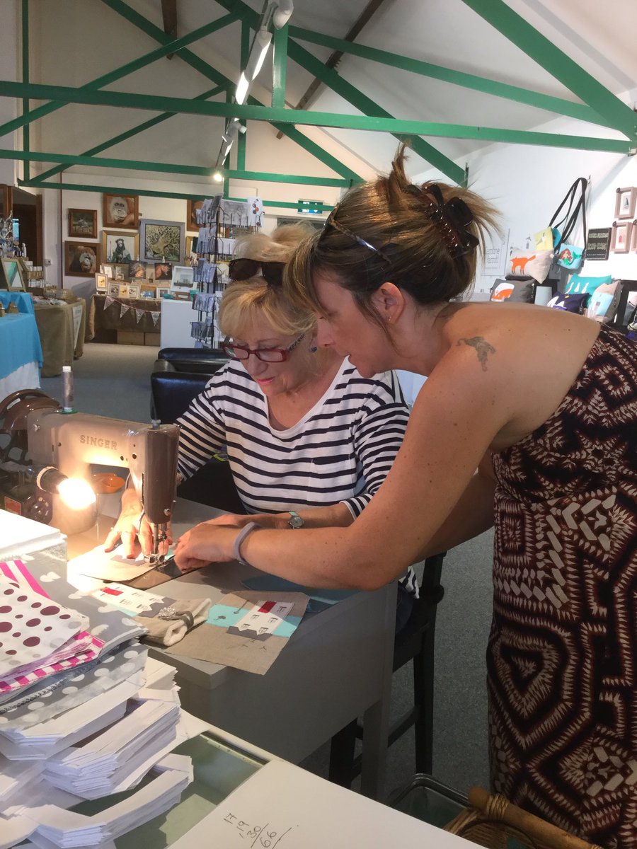KezmeeStudio's tweet photo. Sorry 2miss @DorsetHour busy afta r 5thday theGalleryUpstairs Upton Country Park impromptu sewing lesson @Janellenuk1 rachelshannonhandmade https://t.co/qyHE9qOPkx