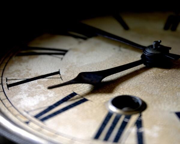 الوقت .. هو الحياة ..
نعم ..
فإذا ضاع عليك عمرك ..
ومرت عليك ساعاتك سدى ..
فاعلم أنه قد ضاعت عليك حياتك