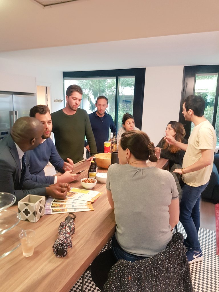 Petit verre Nextdoorien a Neuilly!
Merci <a href="/VirginieSavina/">Virginie Savina</a> 😊 super site ça promet! 🍀