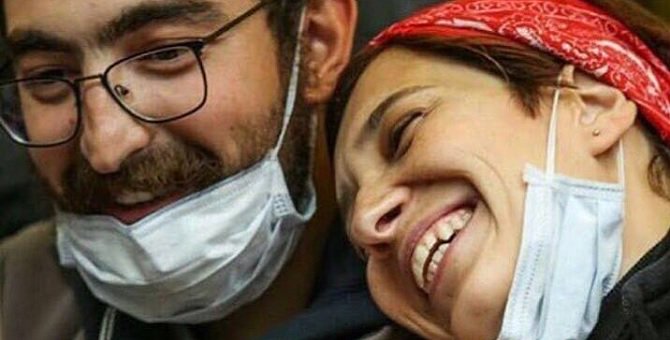 elcinarabaci's tweet image. Symbols of #civildisobedience and #peacefulresistance to #PoliticalRepression under the StateOfEmergency in #Turkey #NuriyeAndSemihMustLive
