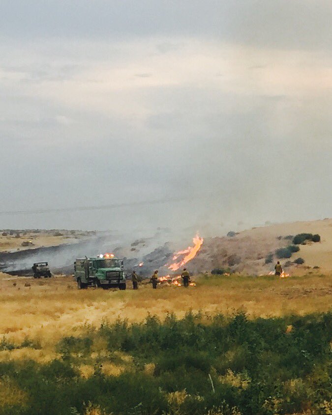 UtahWildfire's tweet photo. Interagency resources responded to #HolmanFire yesterday near OakCity. 838 ac. burned. Today, perimeter looks good & crews mopping up edge. https://t.co/G1SKBz4E1F