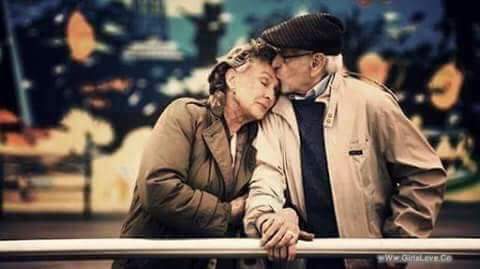 ESLAMEZ13995267's tweet photo. يوماً ما سیذهب الجمال💔😌
فأِختار القلب الذی یُجمل حیاتک بالمعنی و لیس بالشکل 👌
#simoo👦 https://t.co/VdUuQLRLGu
