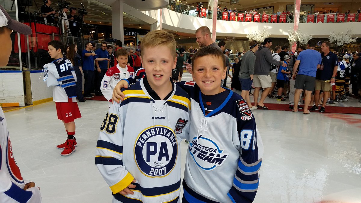 mommagoofball's tweet photo. @2017teamMBbrick @teampennbrick @VirtuaHockey  Patrick Sweeney🇺🇸proud to exchange jerseys with his new Friend Ethan🇨🇦Perfect fit for the 88s https://t.co/9E4jGD7aOn