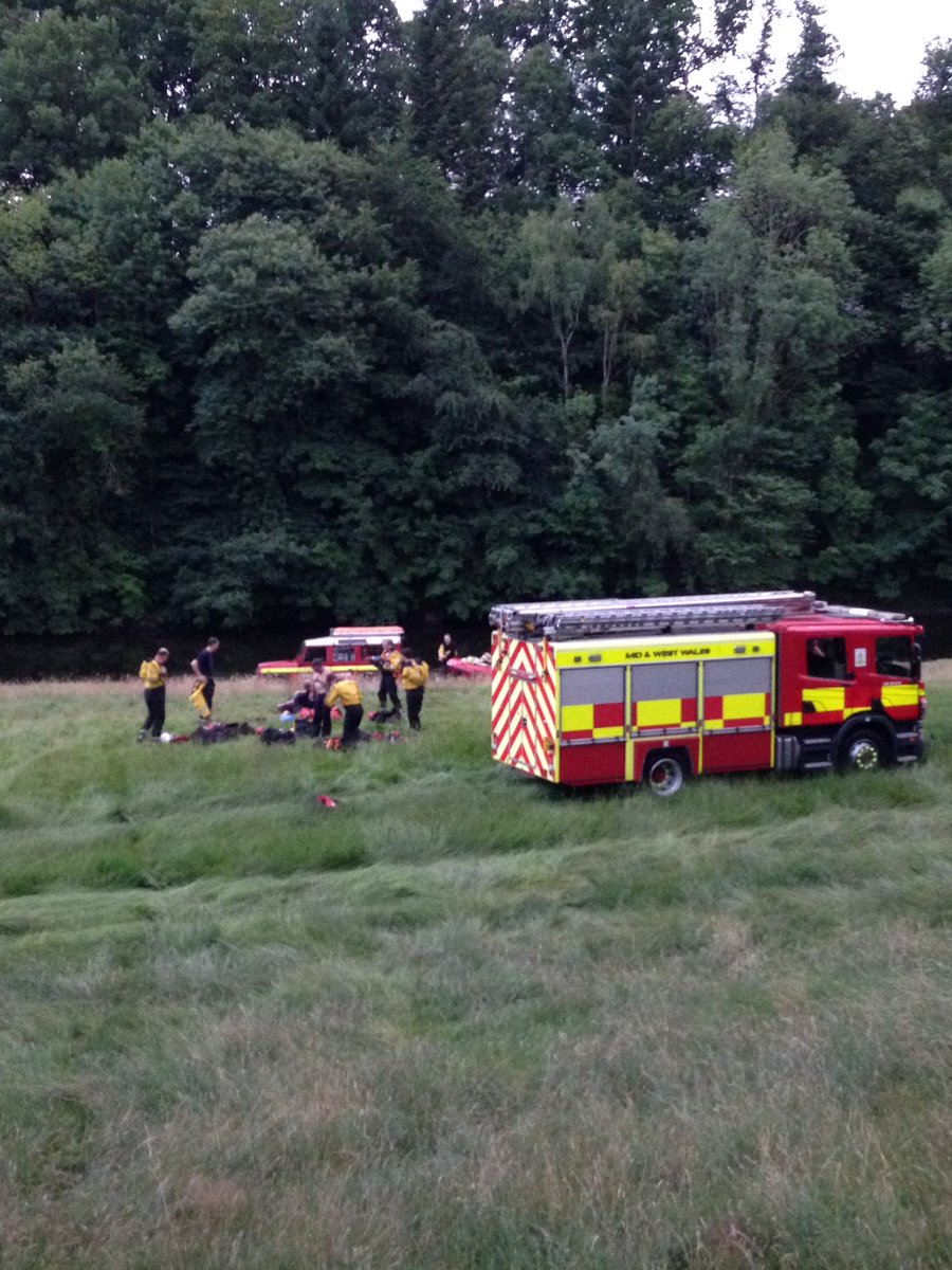 LeggeBourke's tweet photo. Great that we @Glanusk could host @BreconMRT @mawwfire @FBUCymruWales for major life saving exercise this evening. Great success.#prep&amp;plan https://t.co/m5ZANevw0Q