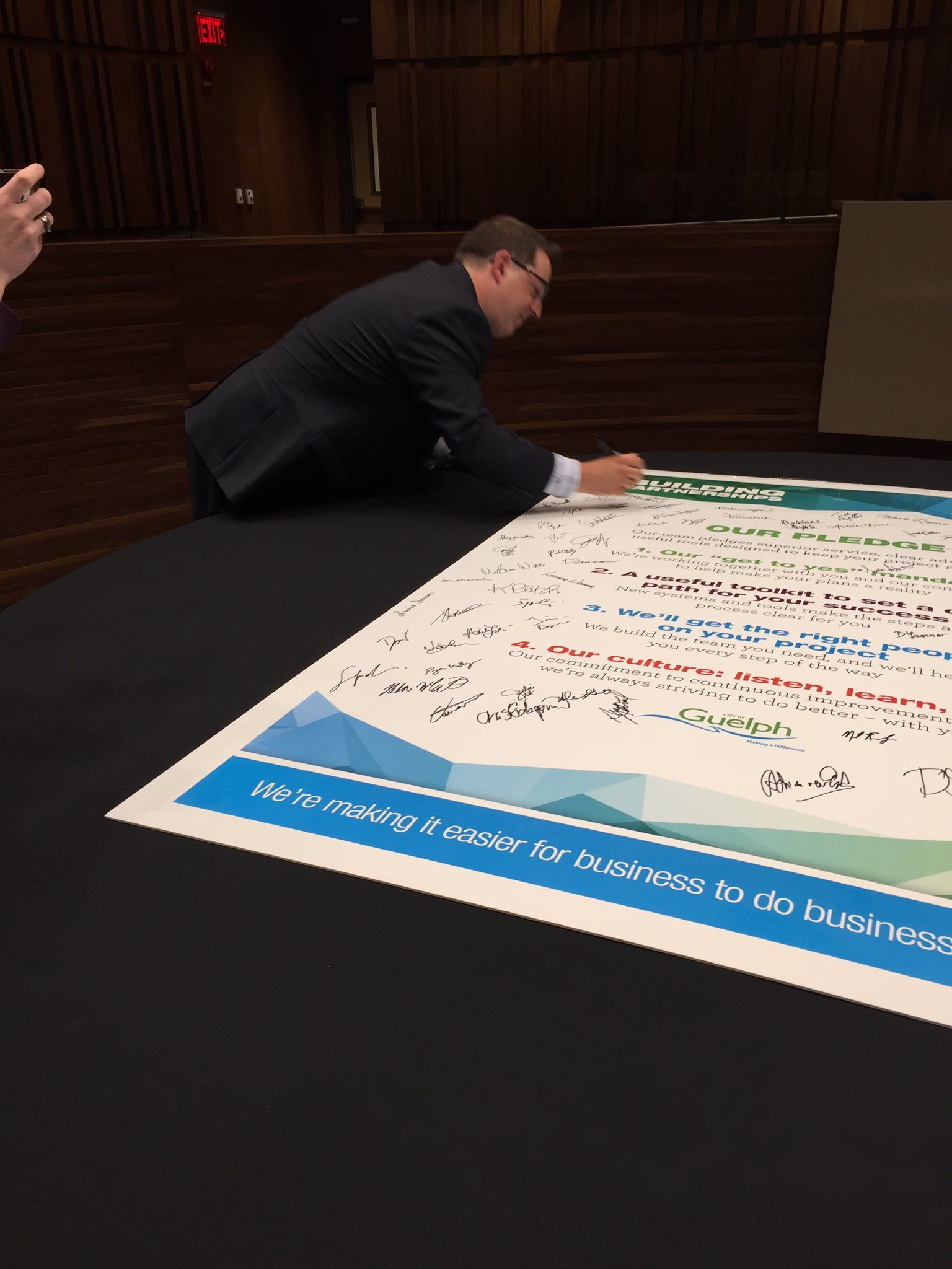 .@CamGuthrie is the first to sign the pledge rededicating the @cityofguelph to better business relations. https://t.co/jxa3qDhTmQ