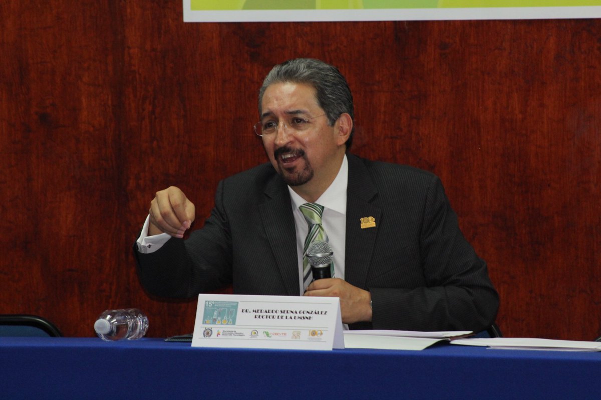 MedardoSernaG's tweet photo. Como profesores debemos fortalecer la autoestima de los estudiantes y ayudarlos a avanzar en sus metas, afirmé en mi conferencia. https://t.co/3iKzfOYR0R