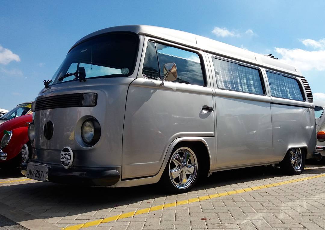 autovolksbrasil's tweet photo. GermanLook na Kombi ! ! ! 

Foto: @fuscanafoto

#Kombi #SériePrata #AirCooled #aircooledvw #VW #VWBrasil #brazilianVW #GermanLook https://t.co/5gtb5c49lU