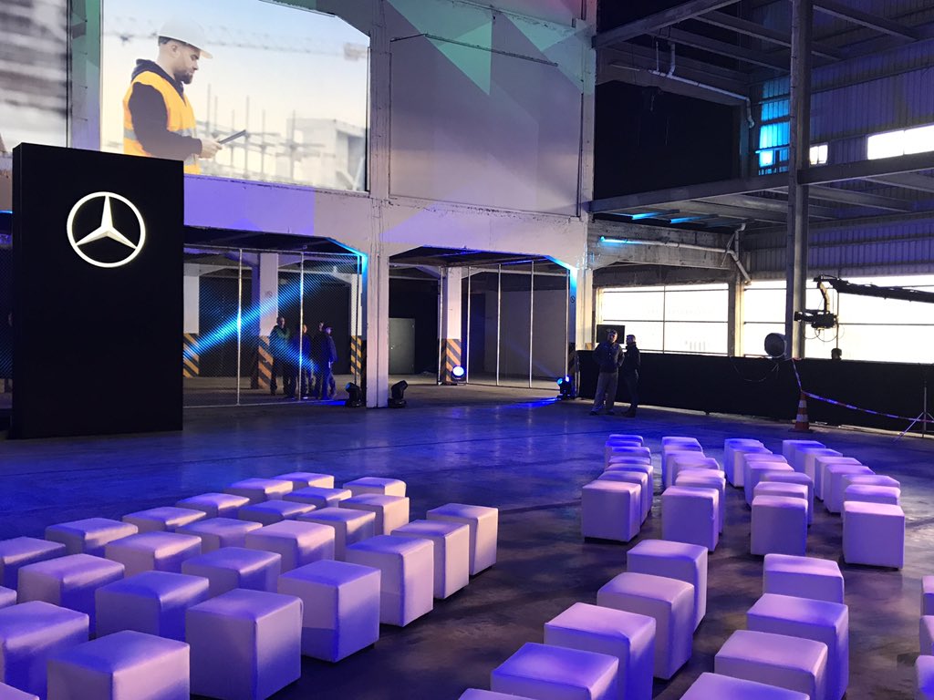 florian_martens's tweet photo. Good morning @southafrica @capetown - finally made it here for tonight's world premiere of the #mercedesbenz #xclass #mbxclass https://t.co/4wLTHJLfJh