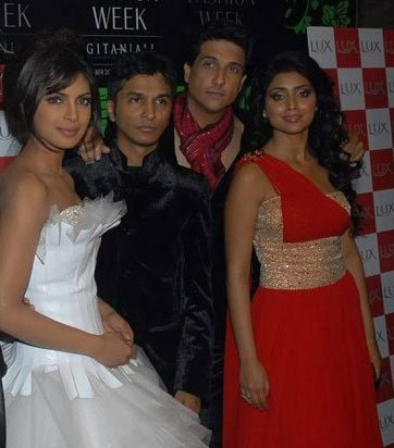 Happy Birthday Priyanka Chopra from Shriya Saran and her fans     