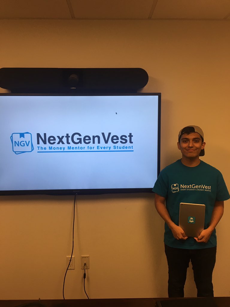 kellypeeler's tweet image. Our top national intern whose a #firstgen student, now a full time role 👍🏻 #CommunityFirst #CreatePathways