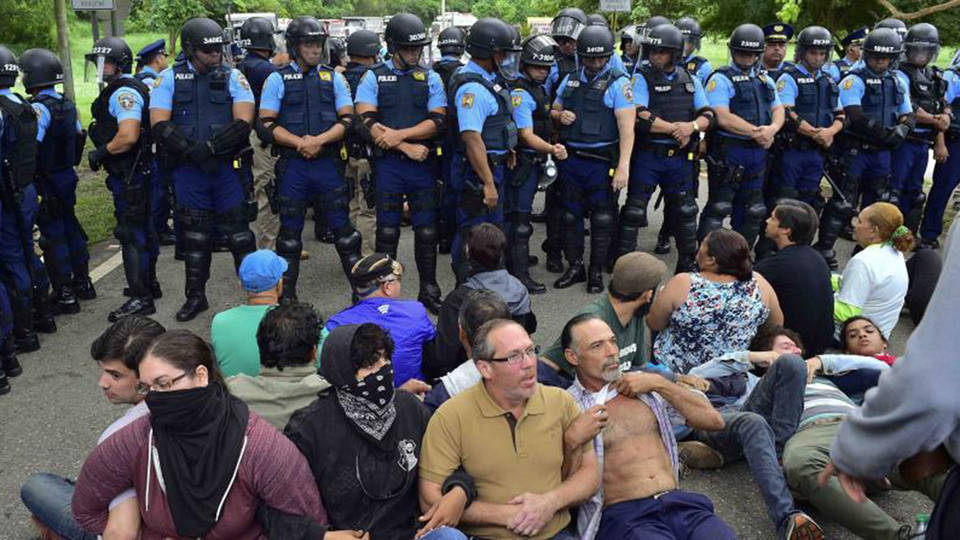 Puerto Rico: Oscar López Rivera Joins Protests Against Toxic Coal Ash Dumping owl.li/P6Ni30dH2Rb #Peñuelas https://t.co/iQzQx3xyaw