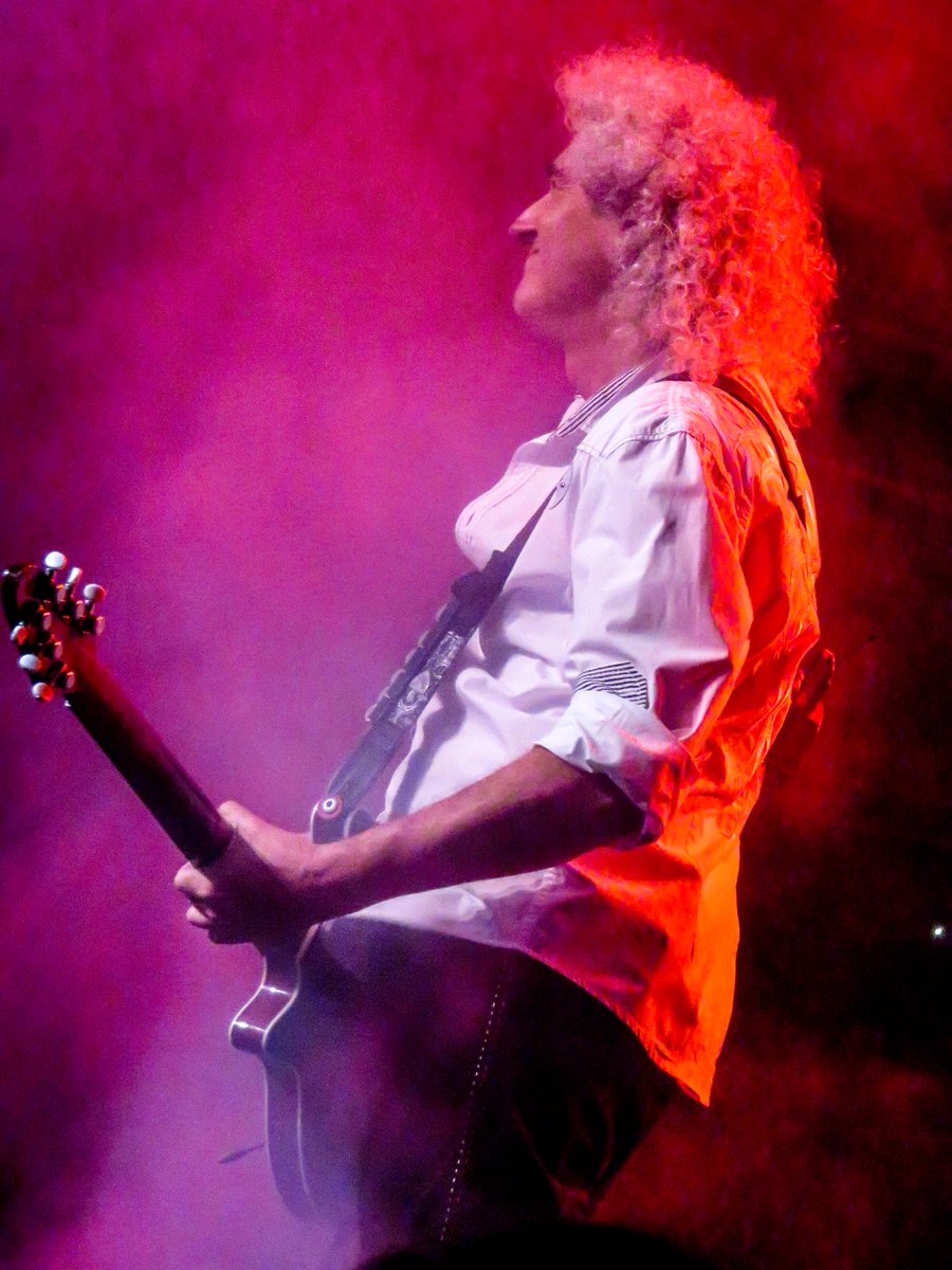Guitarist #BrianMay of #Queen #KCMO 7-9-17 <a href="/DrBrianMay/">Dr. Brian May</a> <a href="/BrianMayGuitars/">Brian May Guitars</a> <a href="/Lovefor_DrMay/">For the Love of Bri</a> @QueenieOfNorway <a href="/wendy_sharples/">Wendy Sharples</a> <a href="/ALAlwayz/">ALAlwayz 📷👑⭐️🌈</a> <a href="/Lea81S/">Sherry Bagby</a>